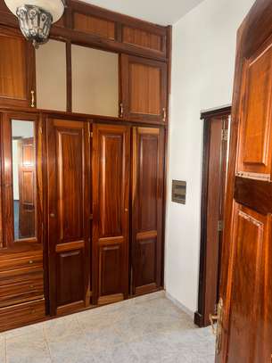 Maison à louer pour Bureau image 4