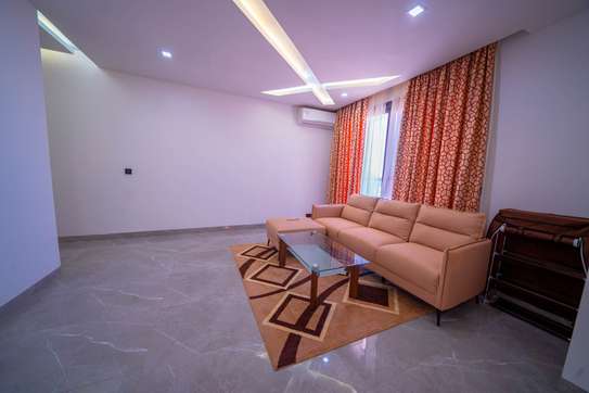 ''SHAPE'' F5 HAUT STANDING image 5