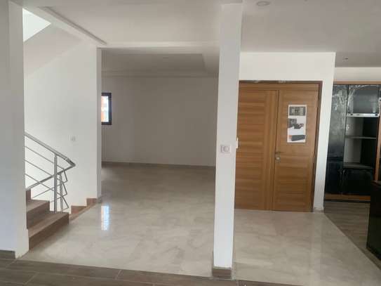 Villa R+2 à louer aux Almadies ! image 13