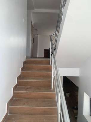 Villa R+2 à louer aux Almadies ! image 6