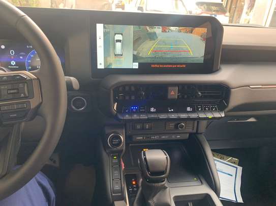 Toyota land cruiser 2025 image 4