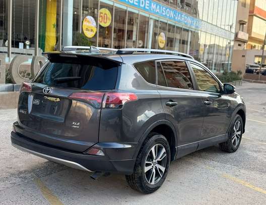Toyota RAV4 2017 image 10