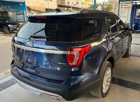 Ford Explorer XLT 4WD 7 places image 4