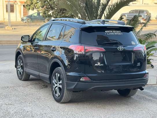 Toyota Rav4 image 2
