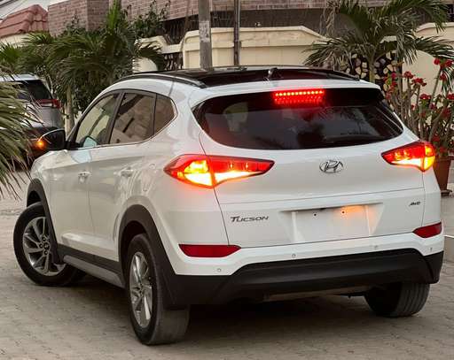 HYUNDAI TUCSON image 2