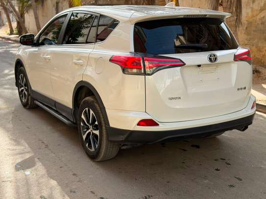 TOYOTA RAV4 2019 image 9