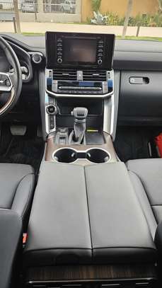 TOYOTA LAND CRUISER LC 300 2026 image 11