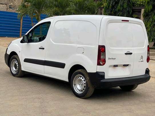 Citroen berlingo 2 places image 2