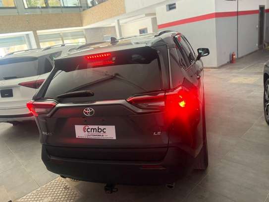 Toyota RAV4 2020 image 9