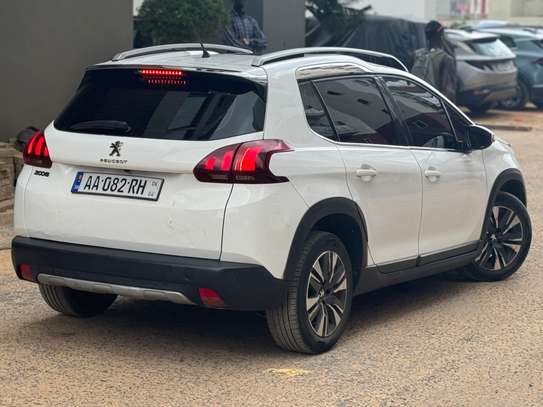 Peugeot 2008 image 12
