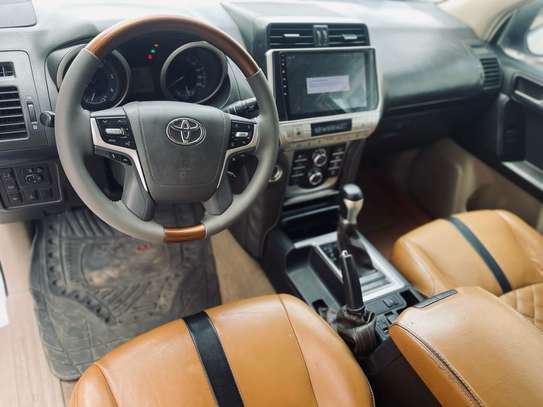 Toyota landcruiser VX image 9
