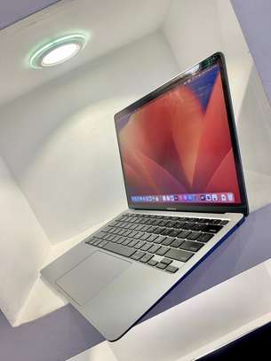 MacBook Air 2020 corei7 image 1