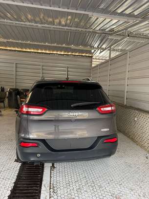 Jeep cherokee image 3