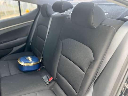 Hyundai élantra image 10