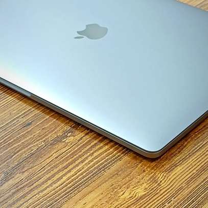 MacBook Pro Touch Bar i7 (2018) image 5