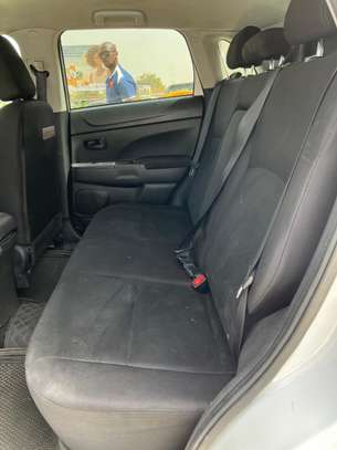 Mitsubishi OUTLANDER image 8
