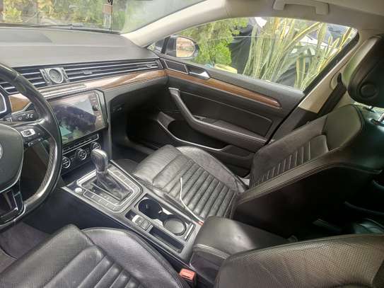 Volkswagen Passat Berline Noir confort et performance image 5