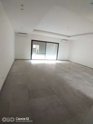 Appartement F4 grand standing image 4
