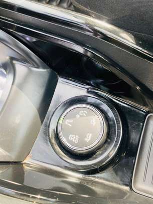 Peugeot 2008 2018 image 9