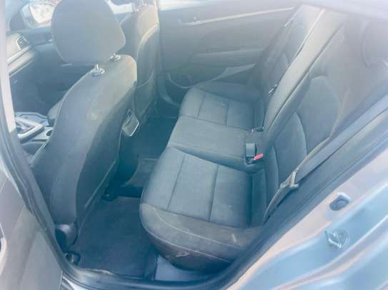HYUNDAI ELANTRA 2017 image 10