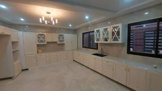 Villa R+2 à louer aux Almadies ! image 4