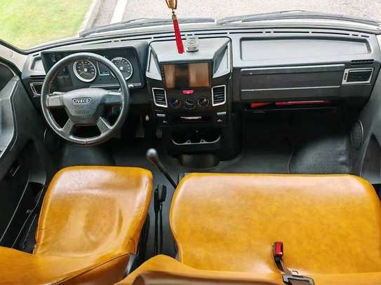 Fourgon mixte utilitaire-passager IVECO importé de Chine image 6