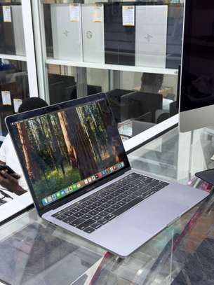 MacBook Pro 2019 image 2