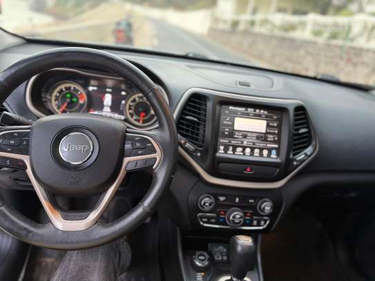 Jeep Cherokee image 11