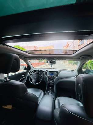 Hyundai Santafe 2018 full option image 2