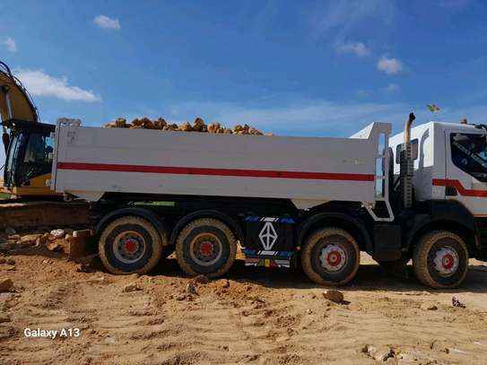 Camion Renault kerax Benne 12 Roues image 1