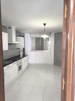 F4 de 200m2 - 5mn du lycée Jean Mermoz et de la Corniche image 5