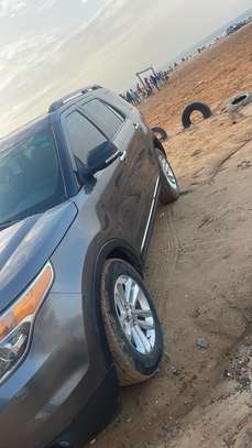Ford explorer image 2