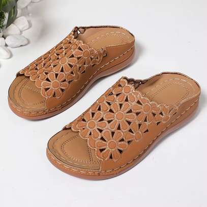 chaussures orthopedique compoensee pour femme image 3