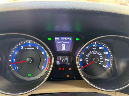 Hyundai Elantra gt image 11