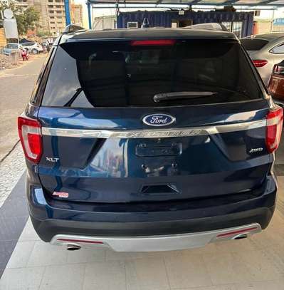 Ford Explorer XLT 4WD 7 places image 3