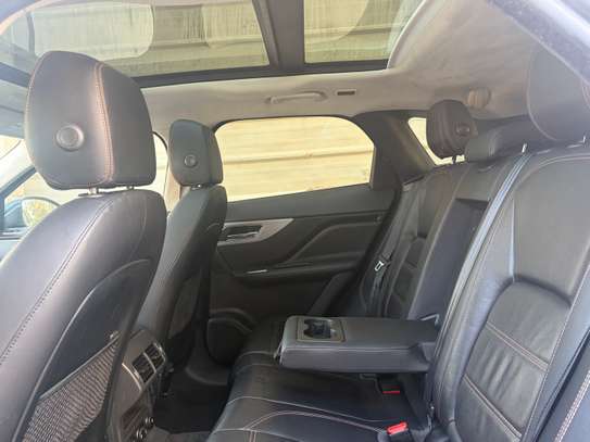 Jaguar F-Pace 2019 SUV gris métallisé image 11