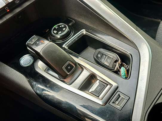 Peugeot 3008 GT Line 2020 essence image 9
