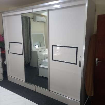 Armoire 4 portes bois  avec miroir central image 4