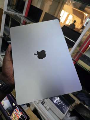 Macbook M1 Pro 14inch image 7