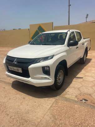 Mitsubishi L200 image 2