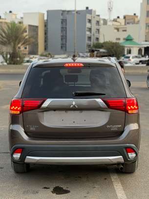 Mitsubishi outlander 2018 image 2