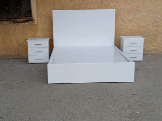 Lit double blanc avec tiroirs de rangement intégrés image 6