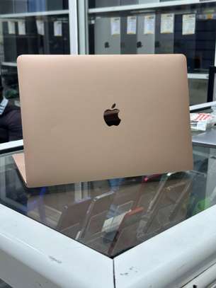 MacBook Air 2020 image 2