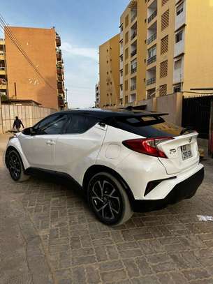 *Toyota CHR*  Année 2017 image 2