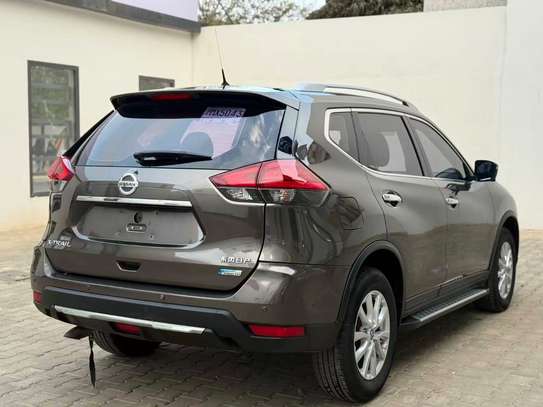 Nissan X-Trail 4x4 SUV 2018 image 2
