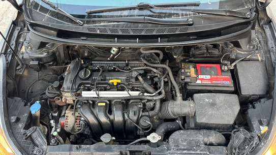 HYUNDAI ELANTRA image 14