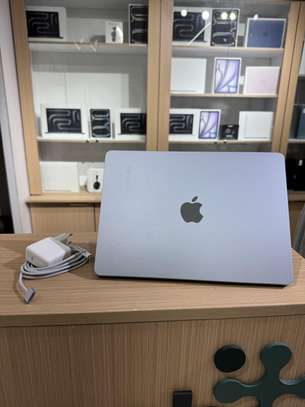 MacBook air 2025 13 pouces - M4 | 16GB RAM | 256 image 2