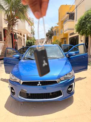 Mitsubishi compacte bleu essence consommation maîtrisée image 10