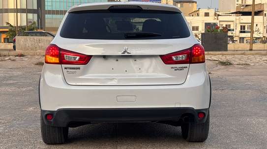 MITSUBISHI OUTLANDER image 4