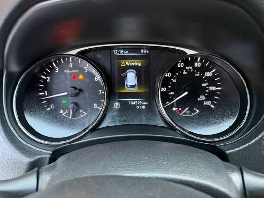 Nissan SUV 2016 image 5